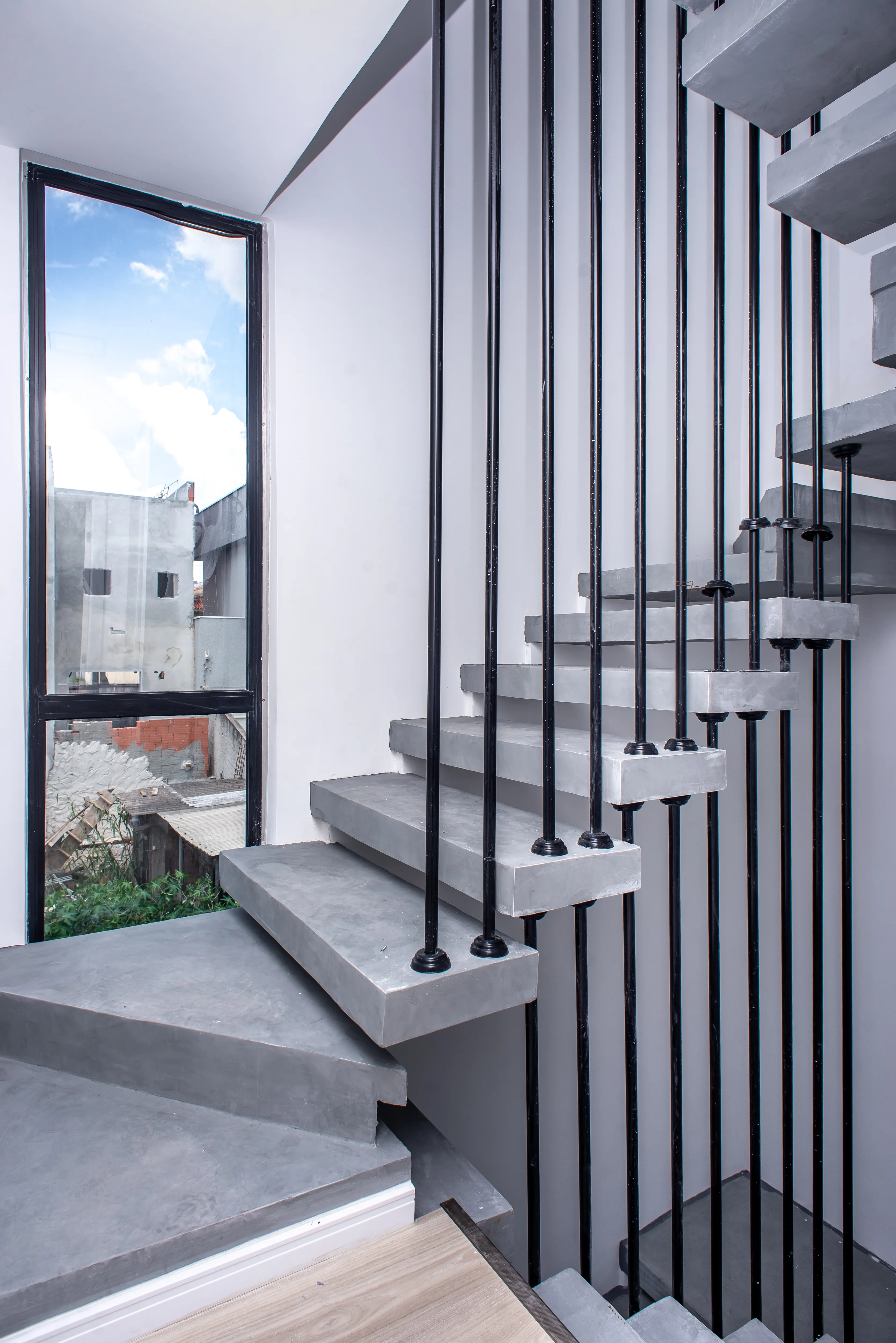 Visão da sala de jantar sobrado alto padrão