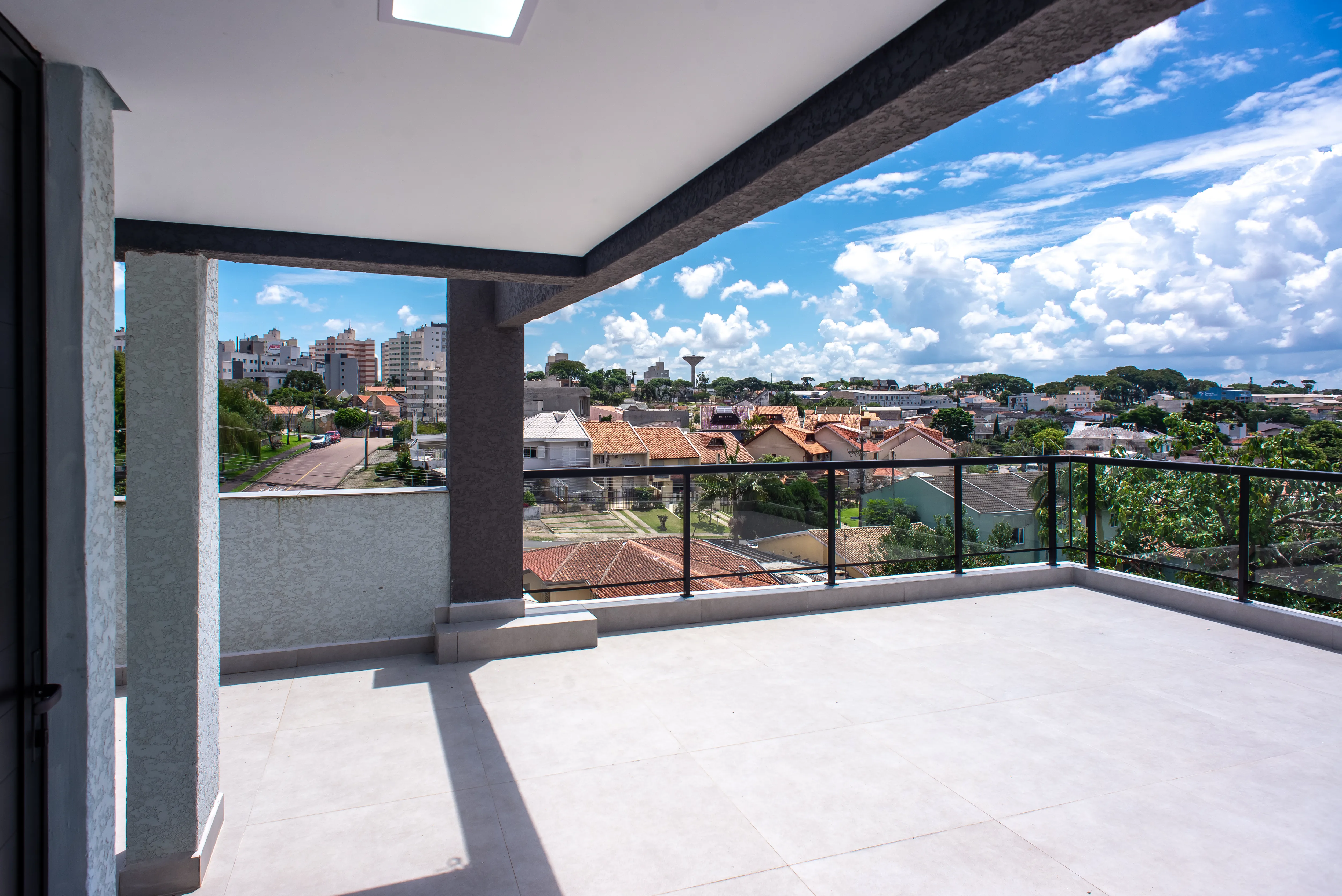 Escadas e acabamentos internos sobrado bairro Novo Mundo