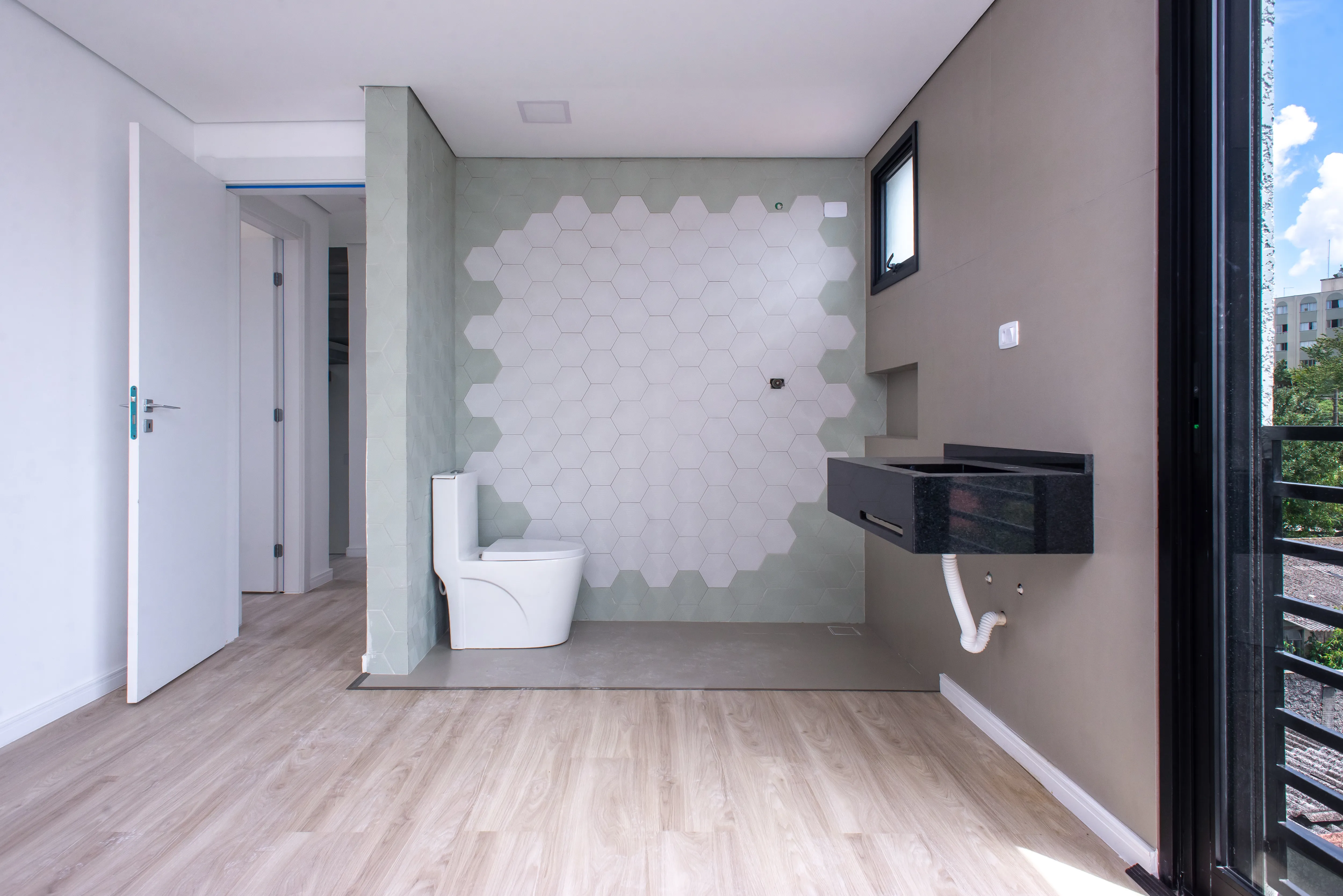 Detalhe quintal fundos sobrado no Novo Mundo